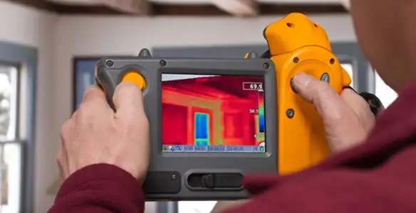 home energy audit service capturing thermal readings to analyze insulation and electrical efficiency in Chicago, IL