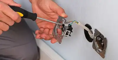 outlet repair services with professional electrical outlet wiring adjustment in Chicago, IL